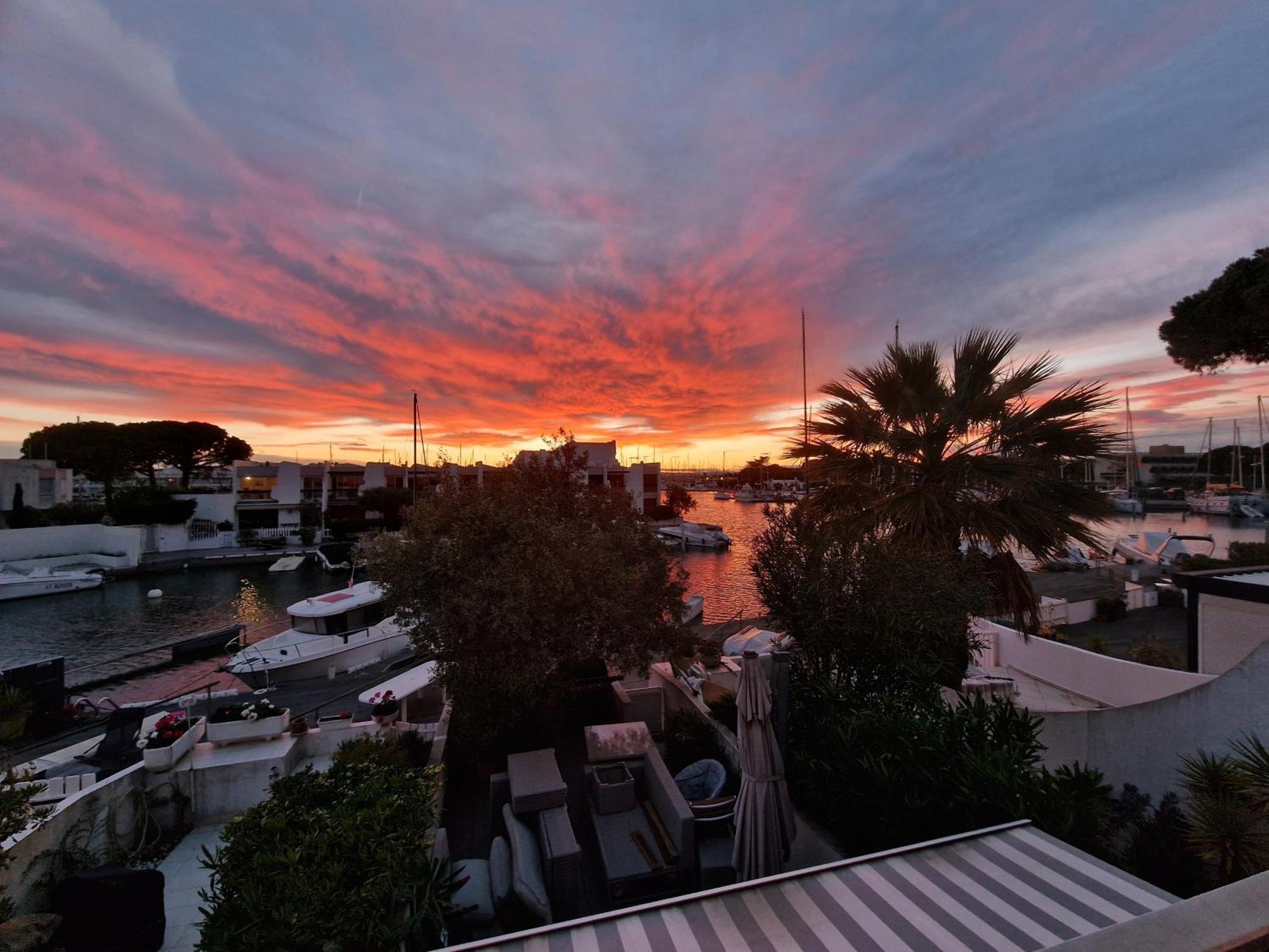 Marina Exceptionnelle - 8 Pers - 120 M2 Vue Mer - Suites Parentales - Cinema - Ponton Le Grau-du-Roi Extérieur photo